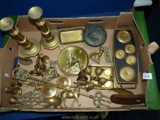 A quantity of miscellaneous brass including a pair of pusher candlesticks, shoe horn, toasting fork,