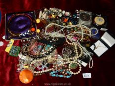 A good quantity of Costume Jewellery including necklaces, earrings, etc.