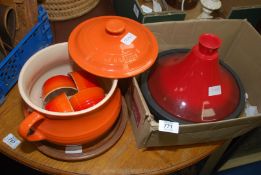 A Crofton tagine and Le Creuset soup bowl and 4 matching dishes.