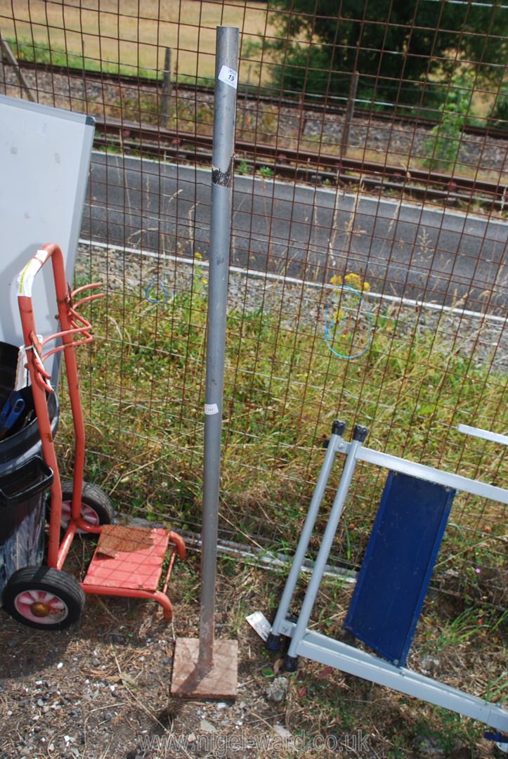 A steel heavy weight post.