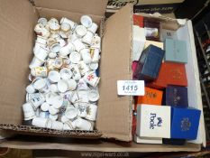 A quantity of thimbles including Poole, Royal Albert, Coalport, Wedgwood etc with boxes.