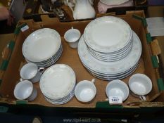 A good quantity of Crown Ming dinner and teaware.