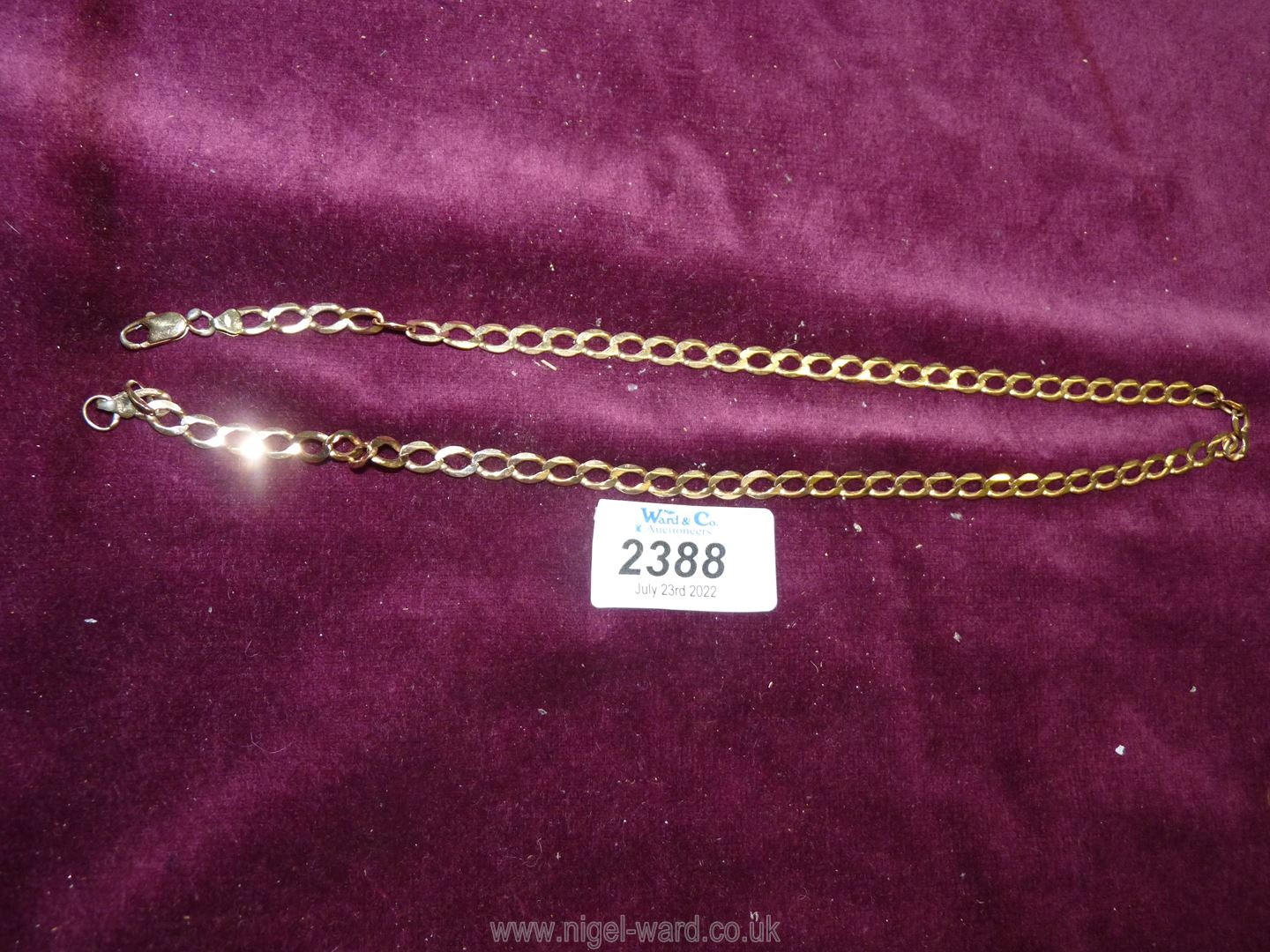 A 9ct gold flat link chain necklace, 21" long,