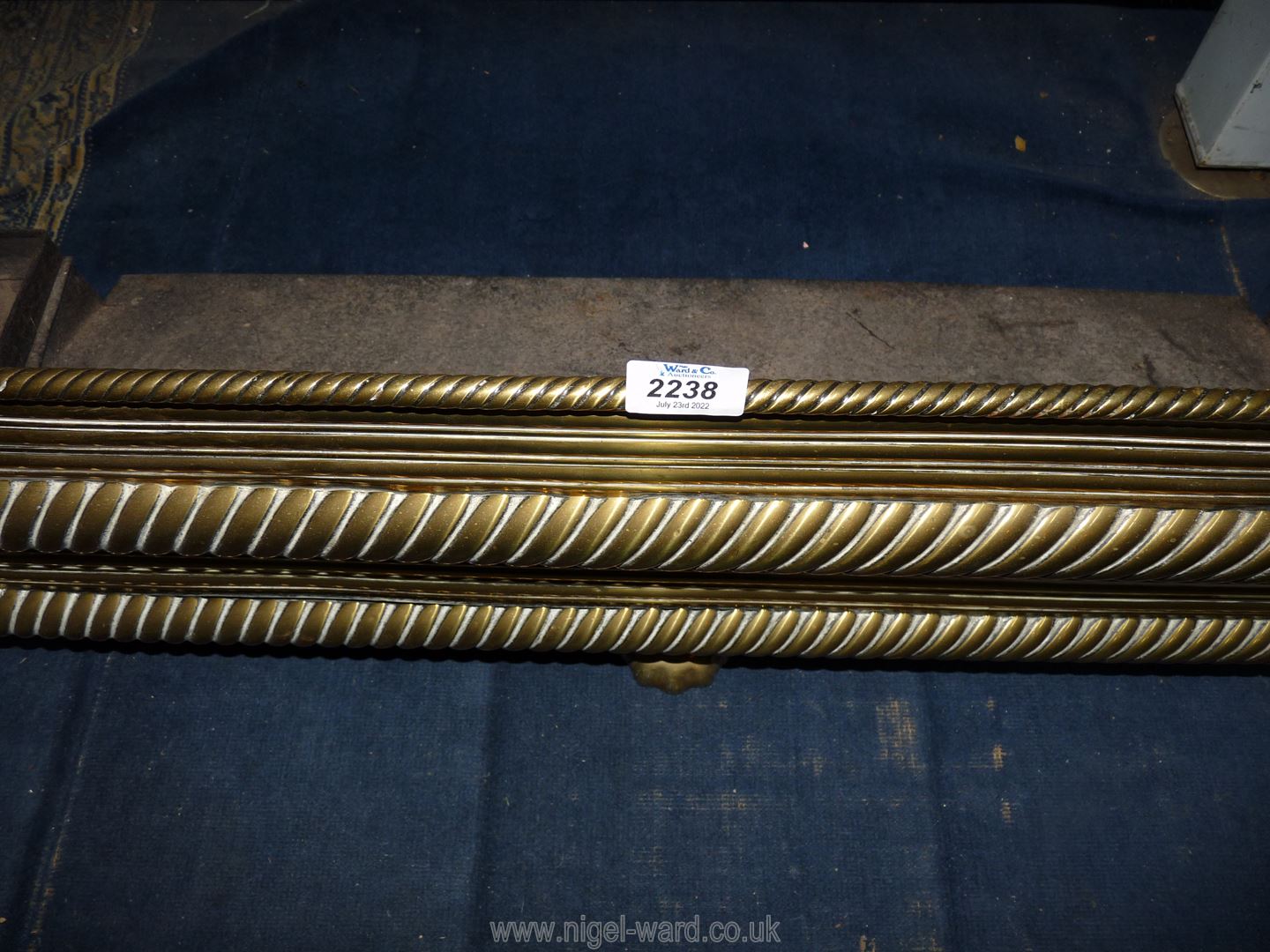 A brass fire kerb with slot-in fire iron stands with three rope twist bands and standing on three - Image 2 of 6