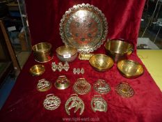 A quantity of various brass including eight horse brasses, decorative tray, bucket etc.