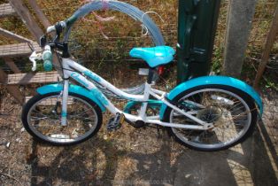 A small Apollo child's bike with six gears.