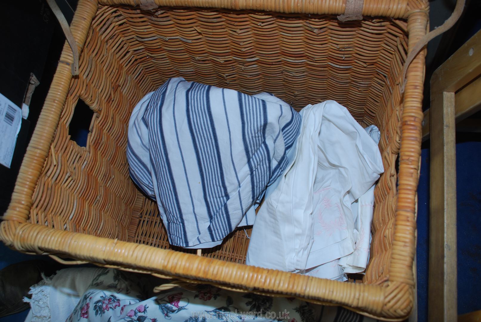 A wicker hamper of miscellaneous linen. - Image 2 of 2