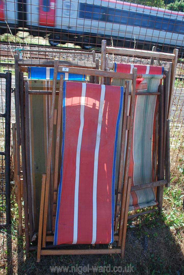 Five vintage wooden deck chairs a/f.