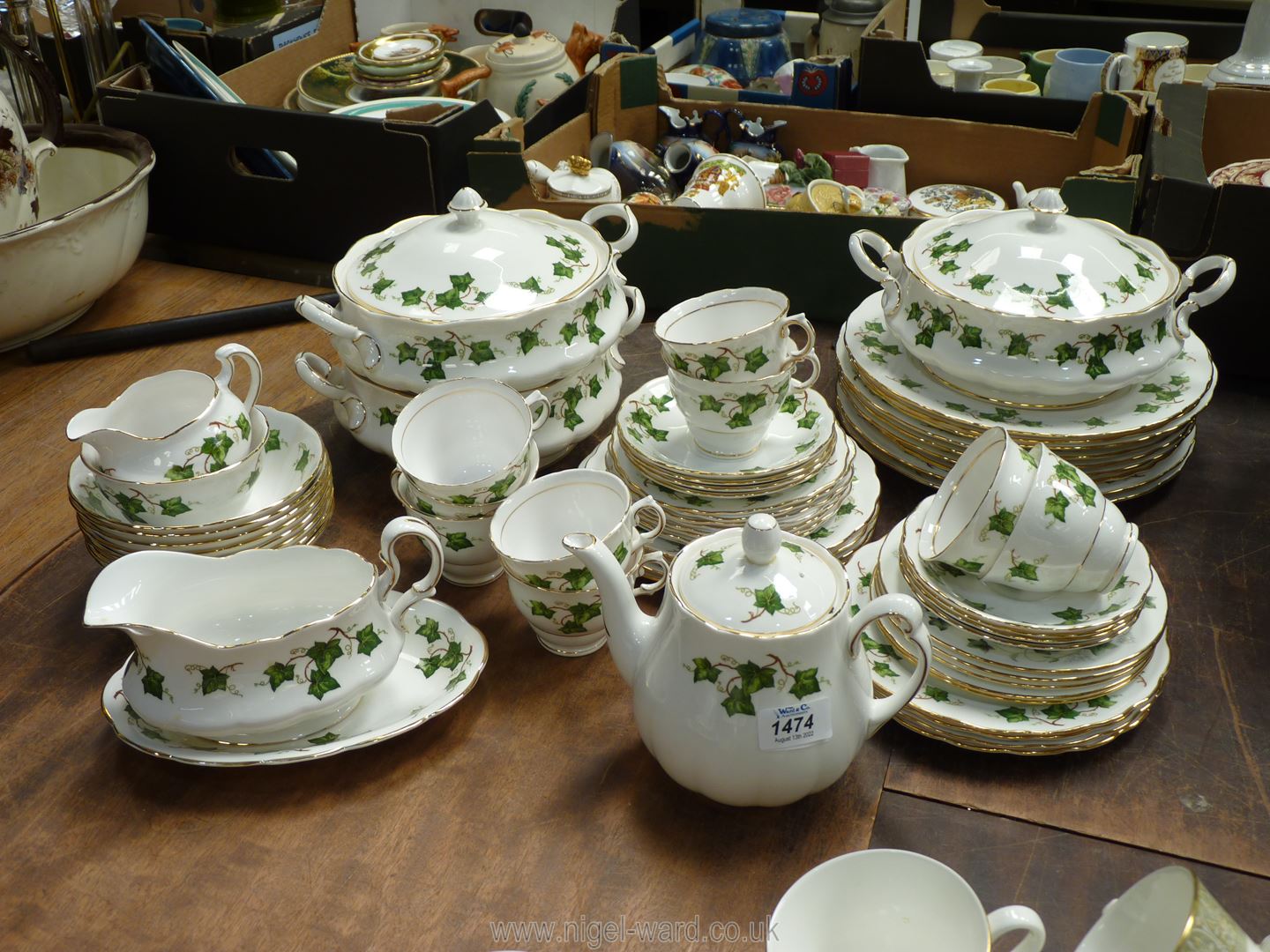 A quantity of Ivy pattern dinner and teaware to include Colclough tureens (lid missing),