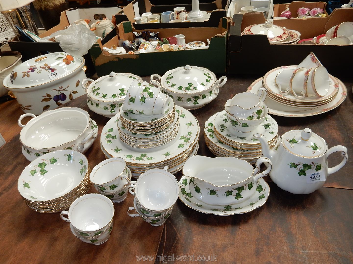 A quantity of Ivy pattern dinner and teaware to include Colclough tureens (lid missing), - Image 2 of 2