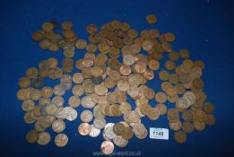 A large quantity of Halfpenny pieces to include; 131 Queen Elizabeth II,