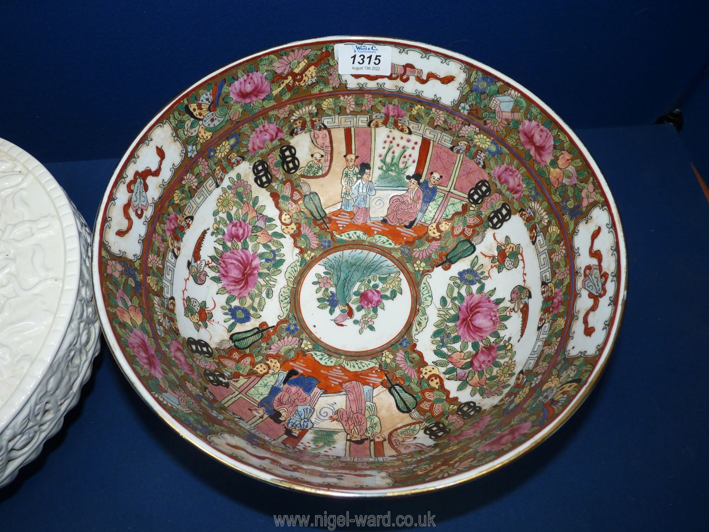 A hand-painted Chinese bowl with old repairs, together with a heavy cream coloured cake stand. - Image 4 of 5