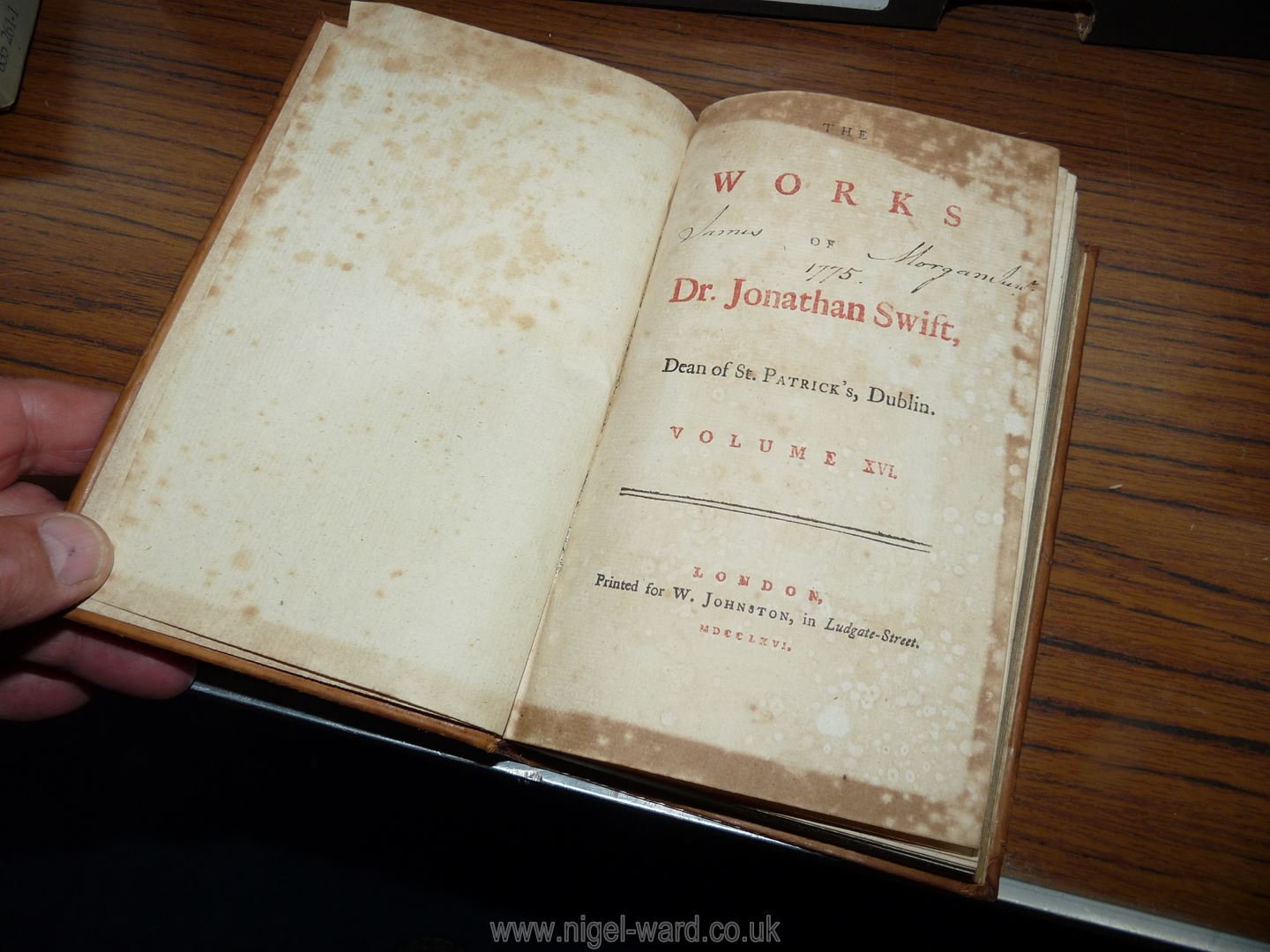 A quantity of leather bound books to include 24 volumes of Swift's works, - Image 50 of 107