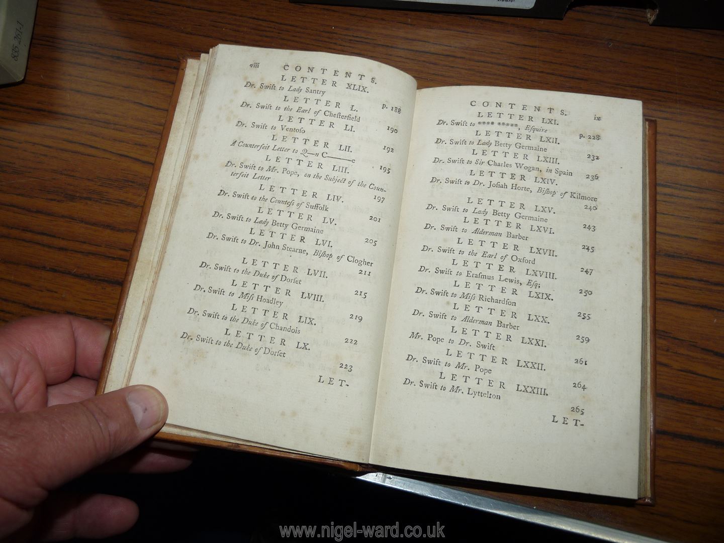 A quantity of leather bound books to include 24 volumes of Swift's works, - Image 57 of 107