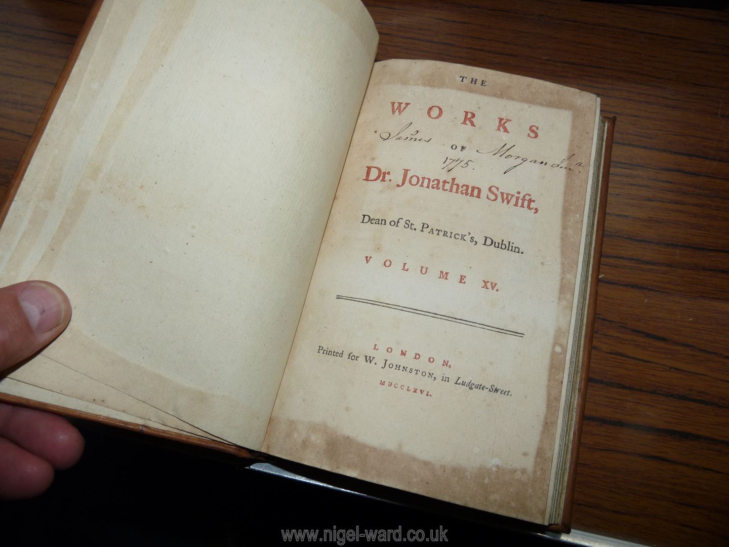 A quantity of leather bound books to include 24 volumes of Swift's works, - Image 48 of 107