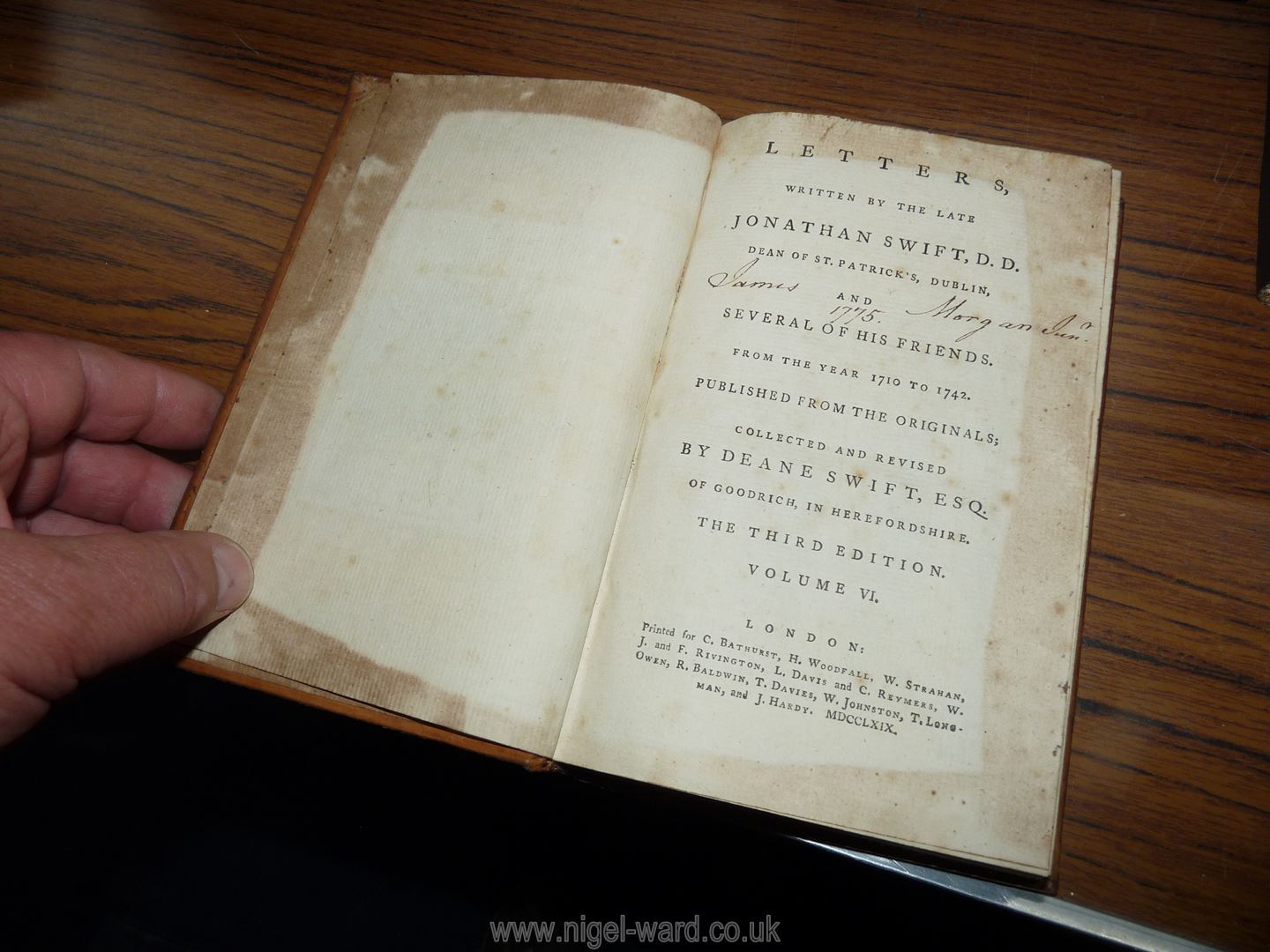 A quantity of leather bound books to include 24 volumes of Swift's works, - Image 84 of 107