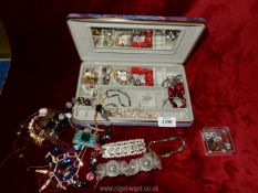 A quantity of costume jewellery to include; brooches, earrings, bracelets, necklaces, etc.