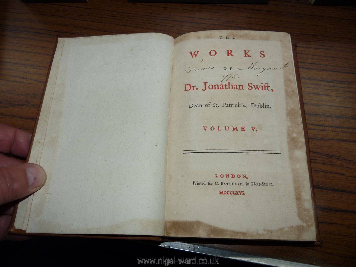 A quantity of leather bound books to include 24 volumes of Swift's works, - Image 16 of 107