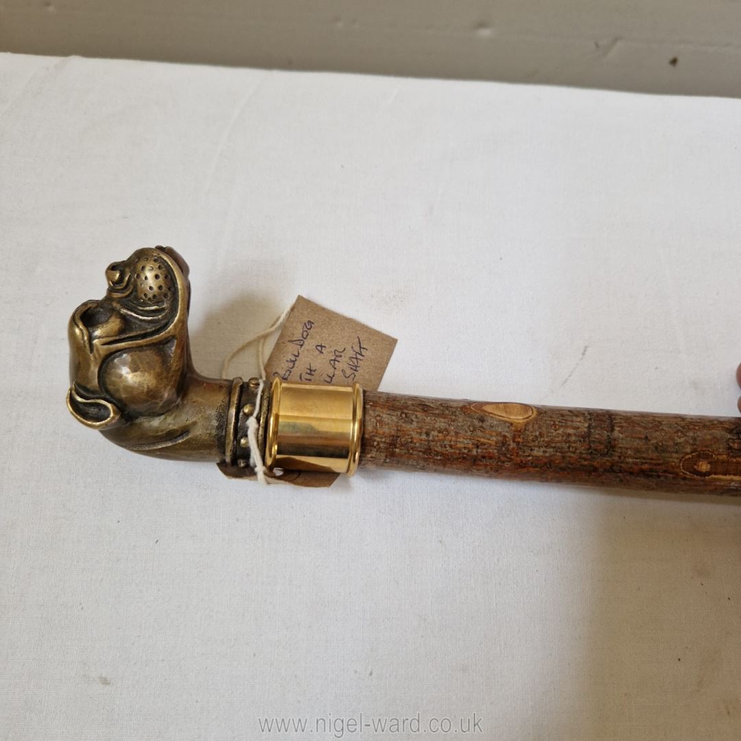 A rare vintage hazel walking stick with a finely cast bronze handle in the form of the head of a - Bild 2 aus 3
