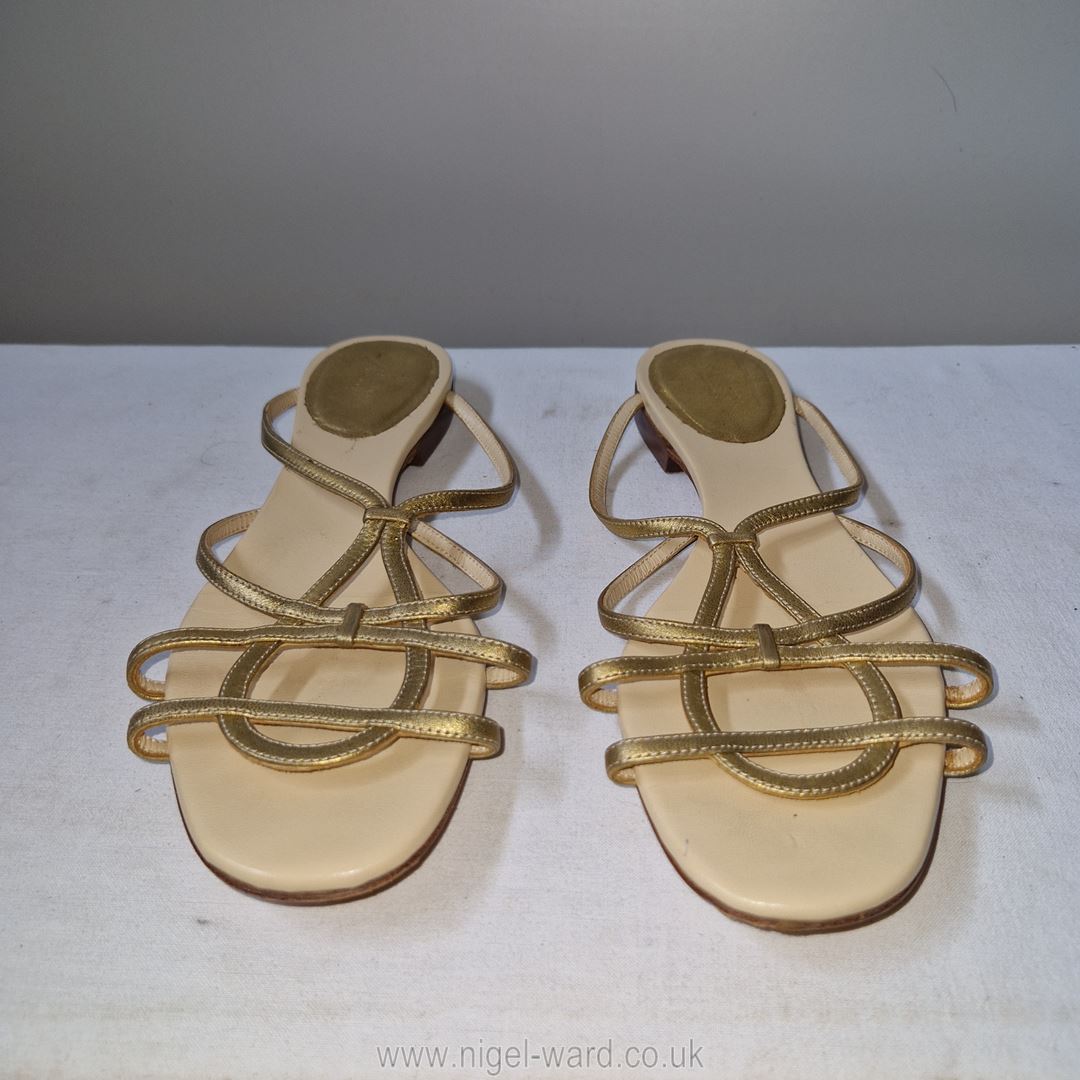 Gucci: a very attractive pair gold leather sandals size 39 ½: in good used condition with wear