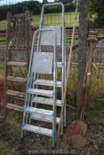 Two aluminium step ladders, (4 rung and 5 rung).