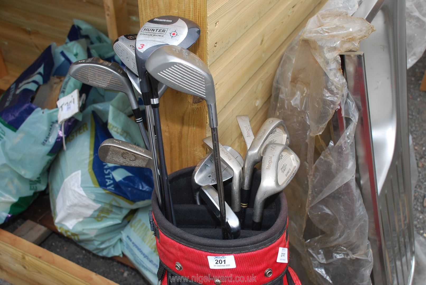 A black and red Golf bag including 12 clubs. - Image 2 of 2