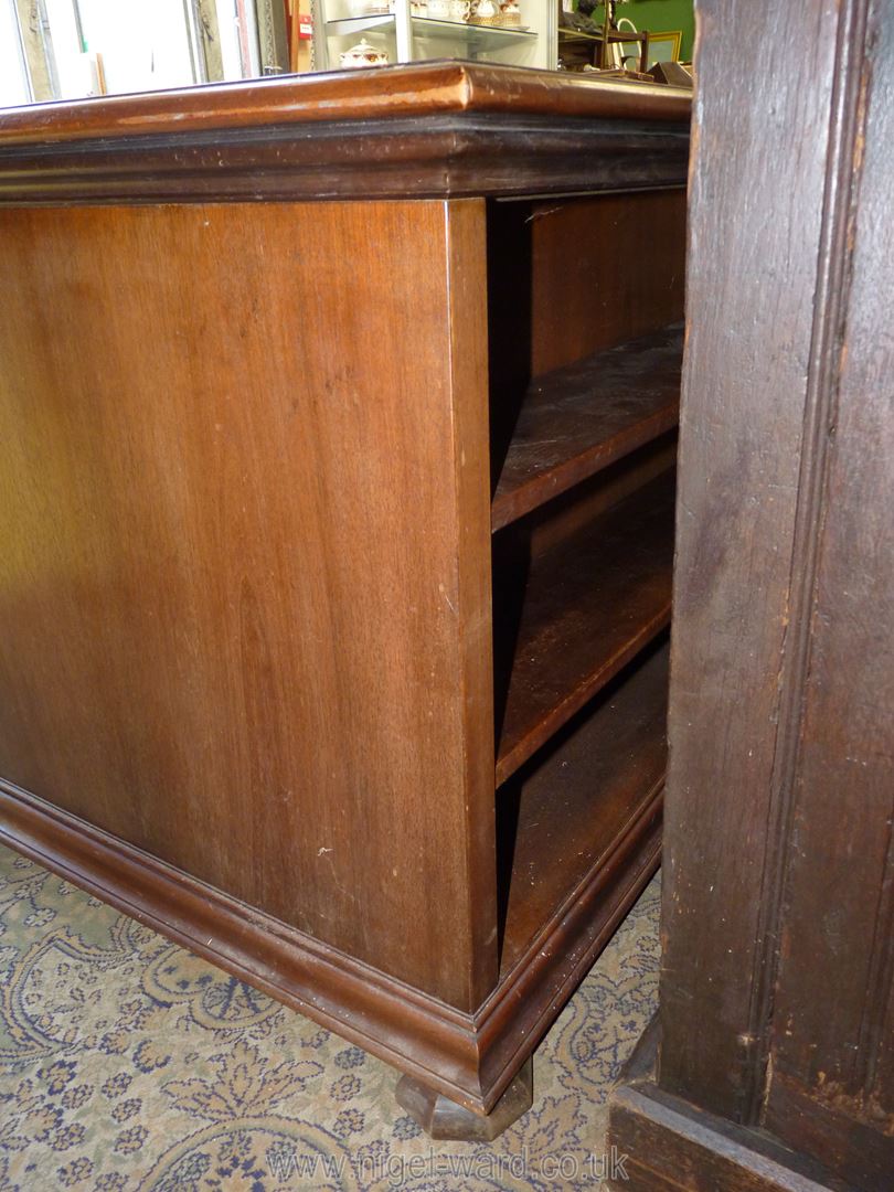 A most substantial Mahogany double pedestal Kneehole Desk, - Image 5 of 5