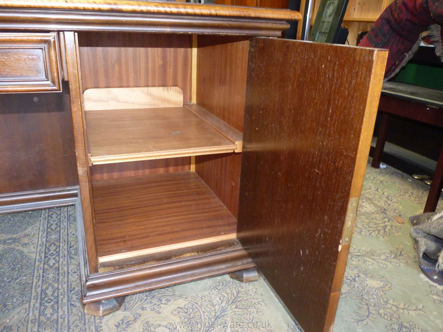 A most substantial Mahogany double pedestal Kneehole Desk, - Image 3 of 5