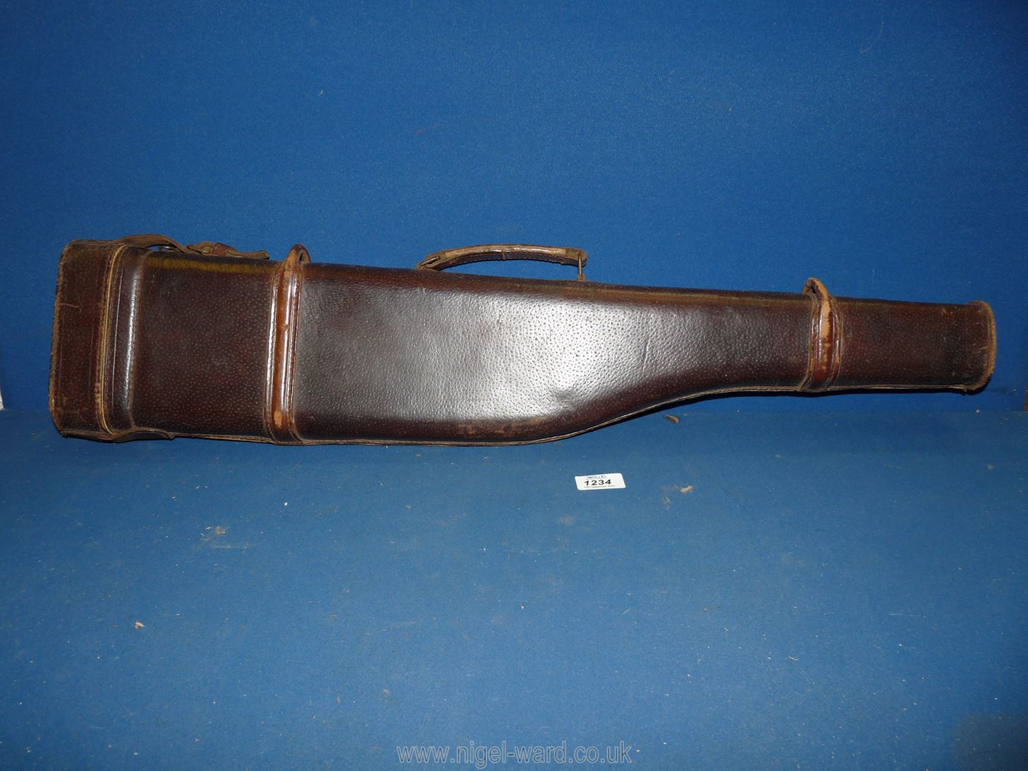 A leg of mutton gun case.