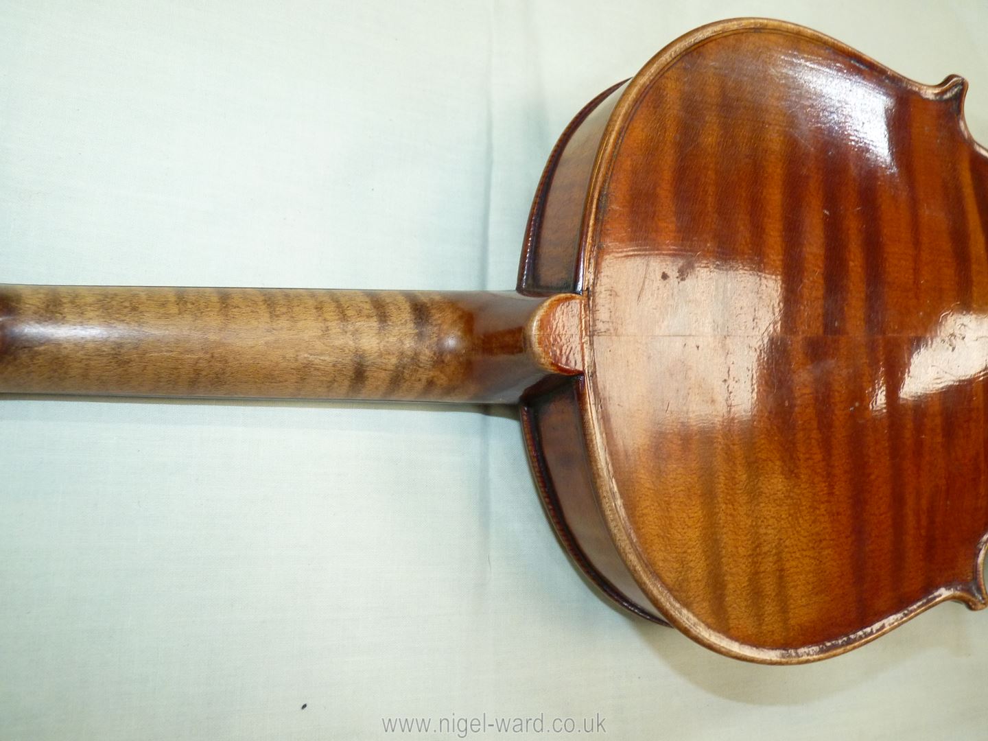 An antique violin having a well-carved scroll and nicely figured body including the back, - Image 12 of 49