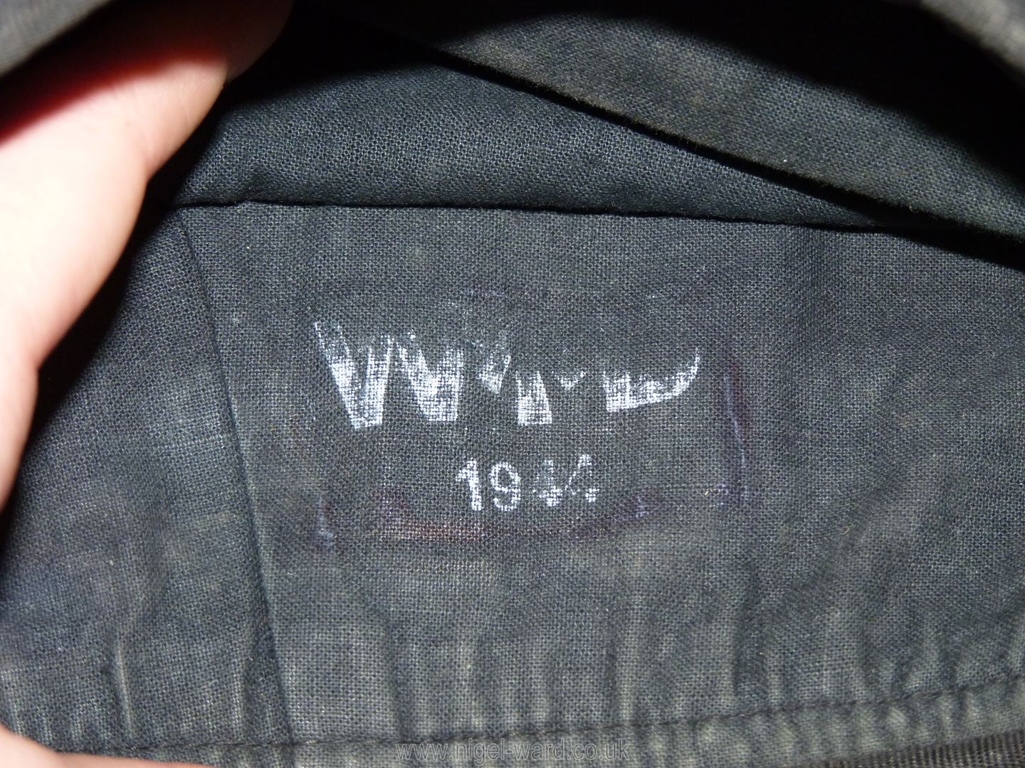 A 1944 Scottish military cap, plus a navy blue felt beret. - Image 3 of 5