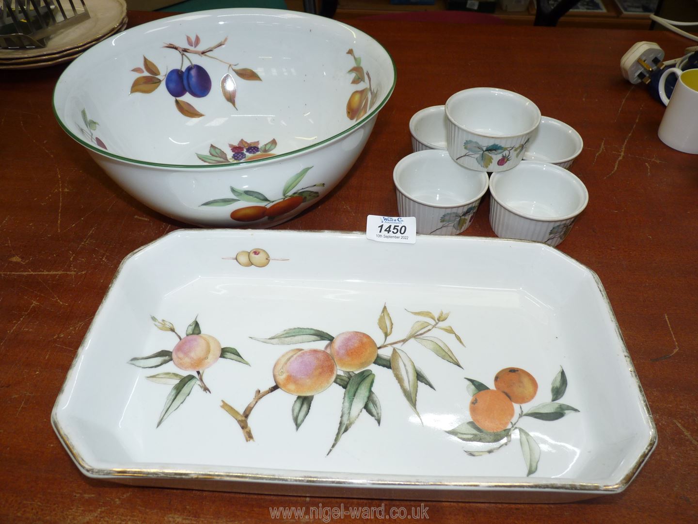 A quantity of china to include 5 Royal Worcester ramekins, - Image 2 of 2
