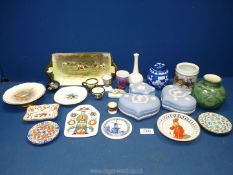 A quantity of china to include Crown Derby trinket dish, Royal Doulton sandwich dish,