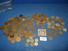 A quantity of old pennies including George V, Edward VII, George VI, and Elizabeth II,