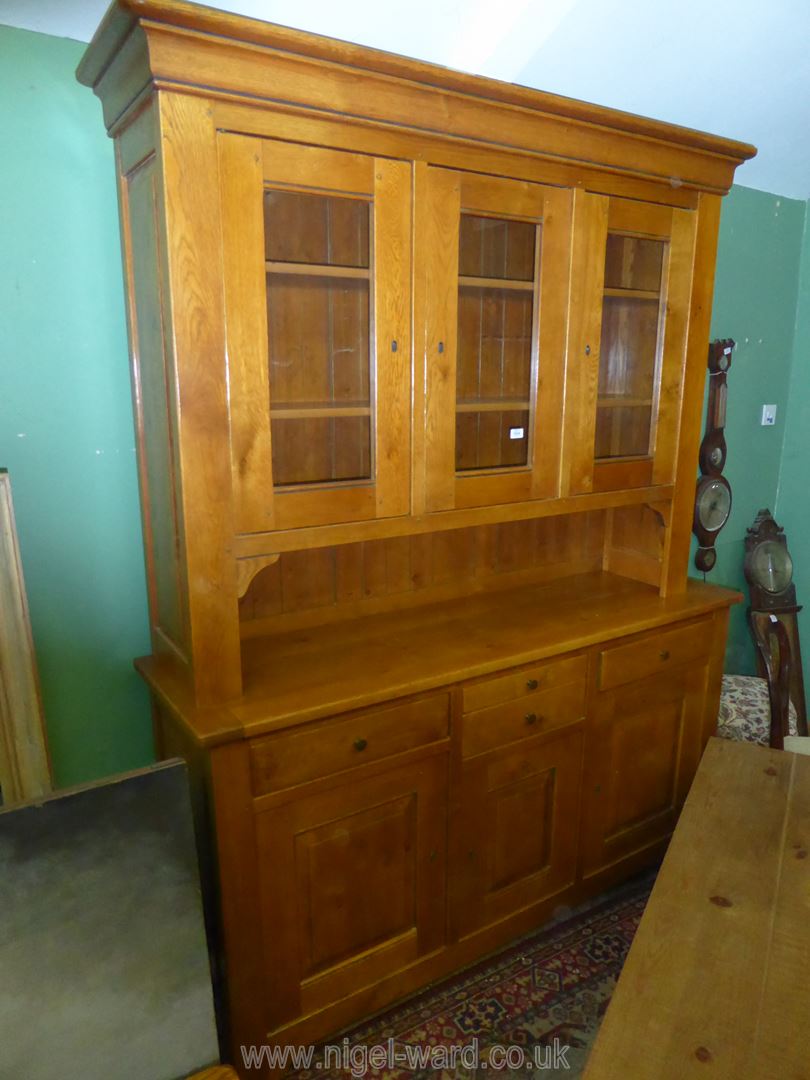 A matching contemporary peg joyned light Oak enclosed ''Exigence'' Dresser,