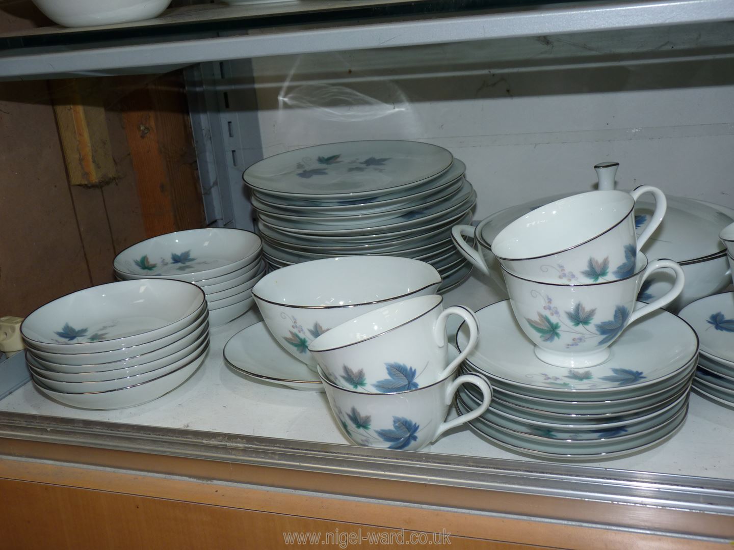 A RC Japan Vintage' tea and dinner service to include twelve dinner plates, sweet plates, - Image 2 of 3