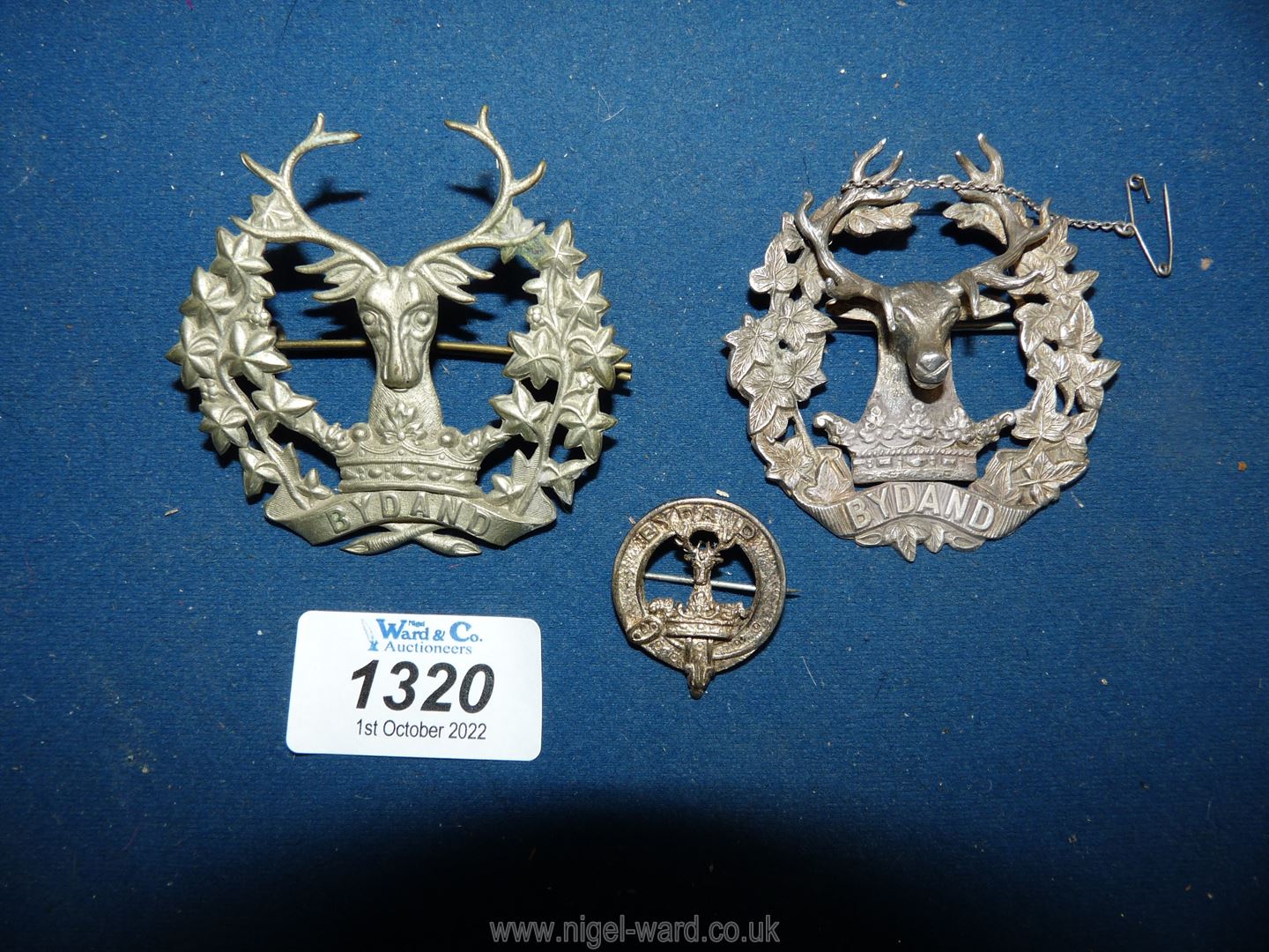 A Gordon Highlanders 'Bydand' badge, British Army military badge, plus two other similar badges.