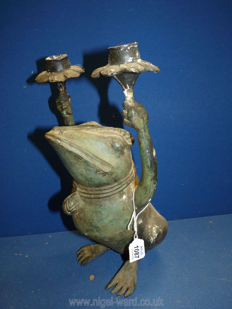 A green metal candle Holder in the form of a frog, 12" tall. - Bild 2 aus 2