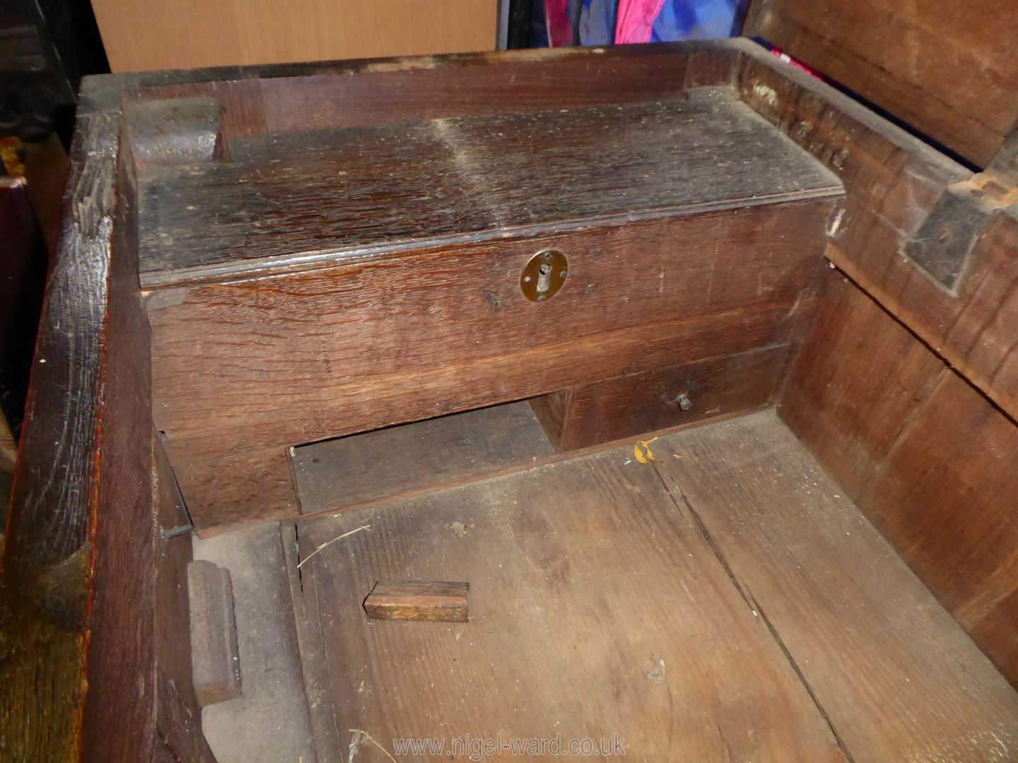 A Georgian Oak Chest having five true drawers and four false drawers to the locker top, - Image 4 of 6