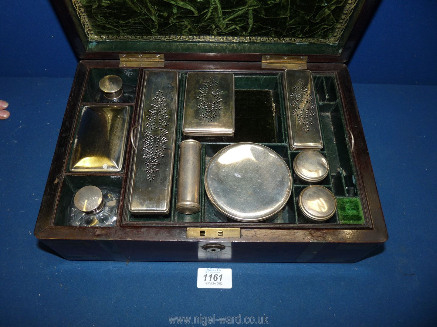 A brass bound Rosewood/Walnut cased gentleman's travelling Grooming set including glass toothpick - Image 3 of 6