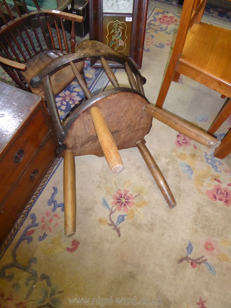 A collectable early Primitive and rustic comb back Chair having a solid Elm shaped seat, - Image 3 of 4