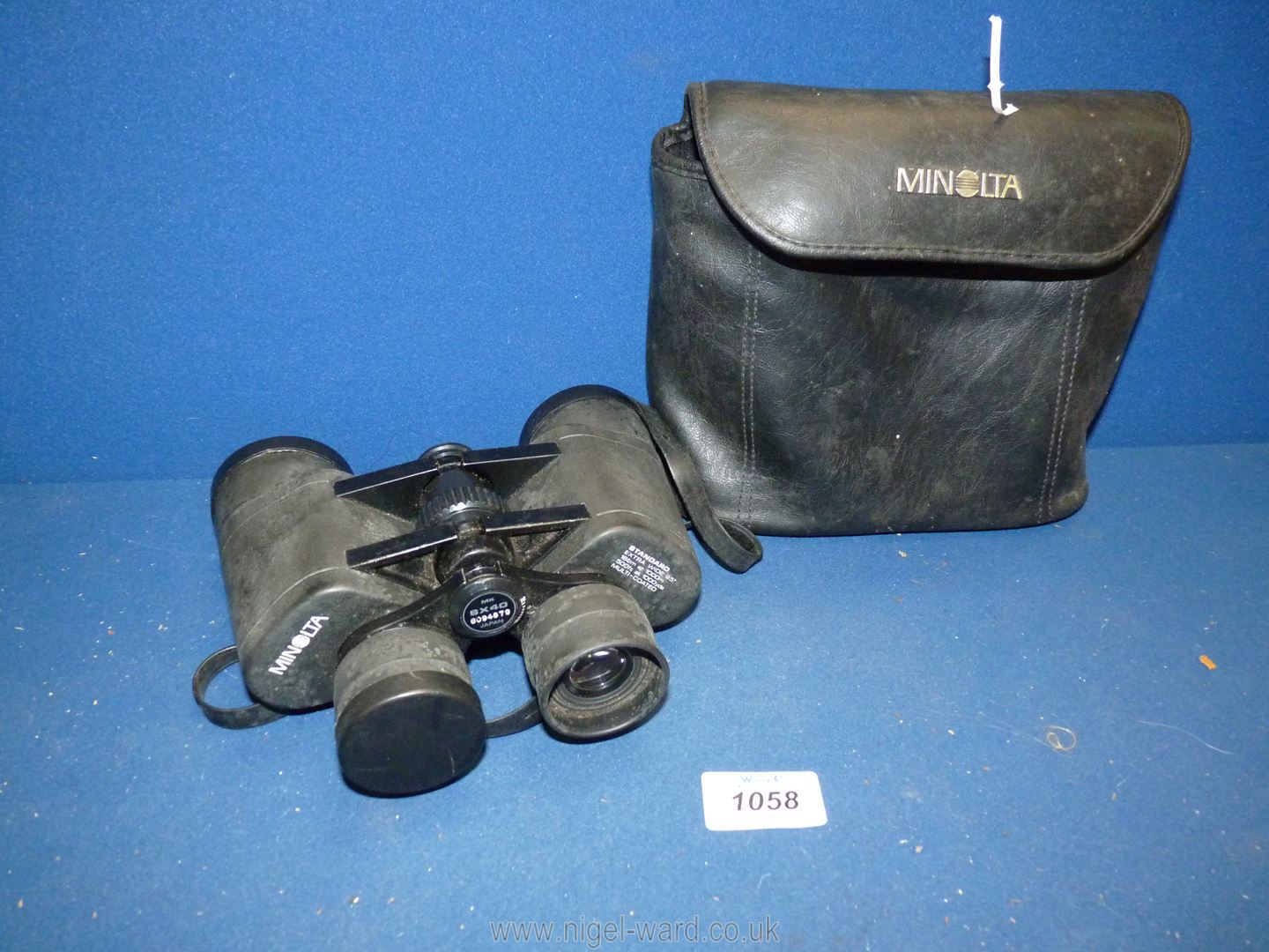 A pair of Minolta Standard extra wide 8 x 40 Binocular, in black case.