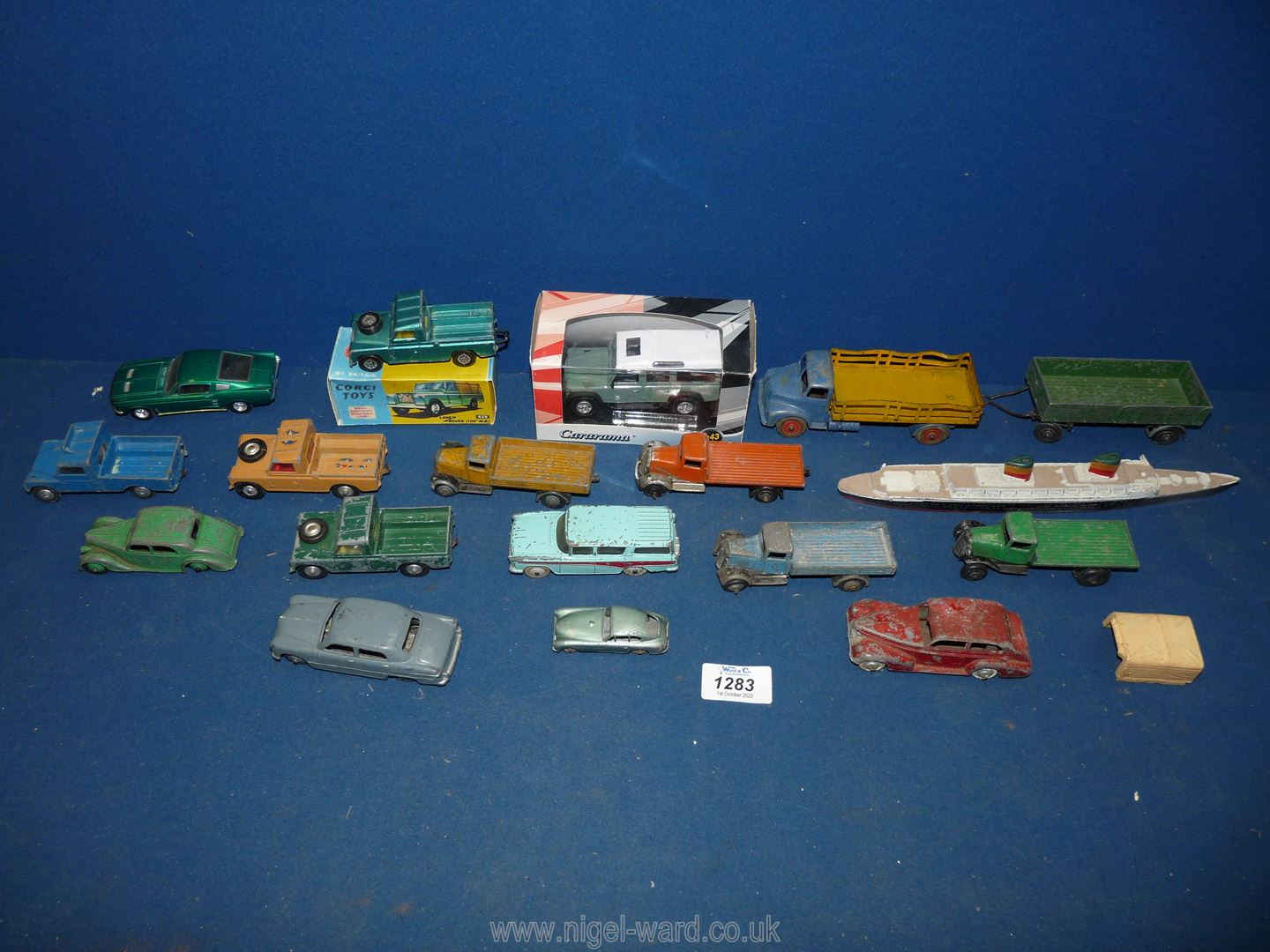 A small quantity of model vehicles including Corgi Land-Rover, Dinky Nash Rambler, Ford Sedan, etc.