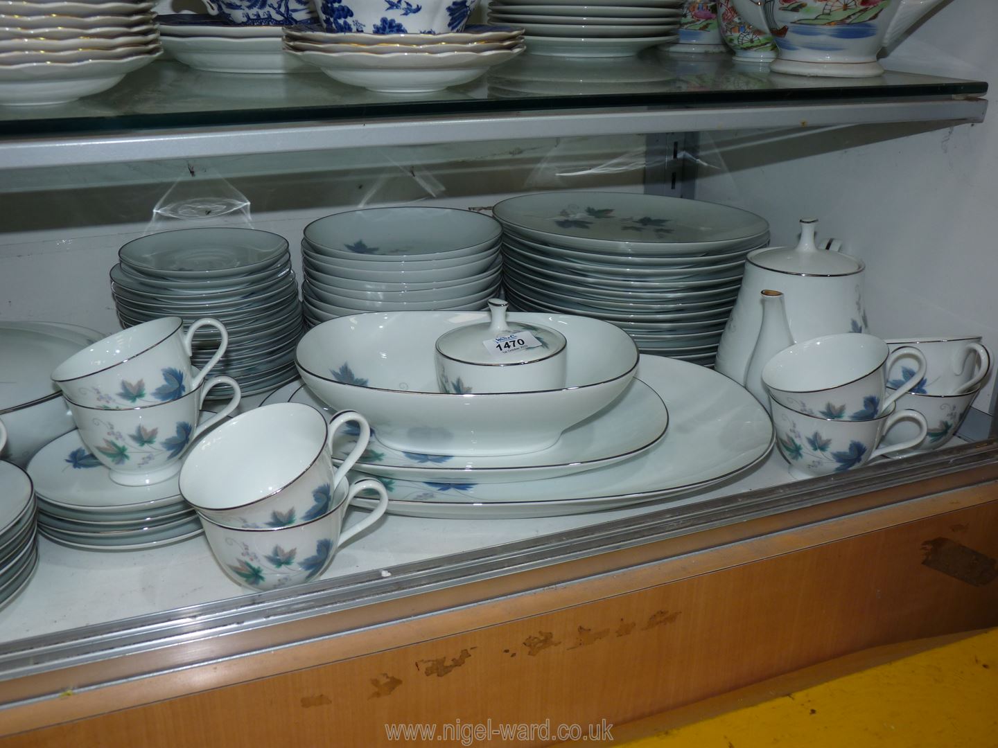 A RC Japan Vintage' tea and dinner service to include twelve dinner plates, sweet plates, - Image 3 of 3