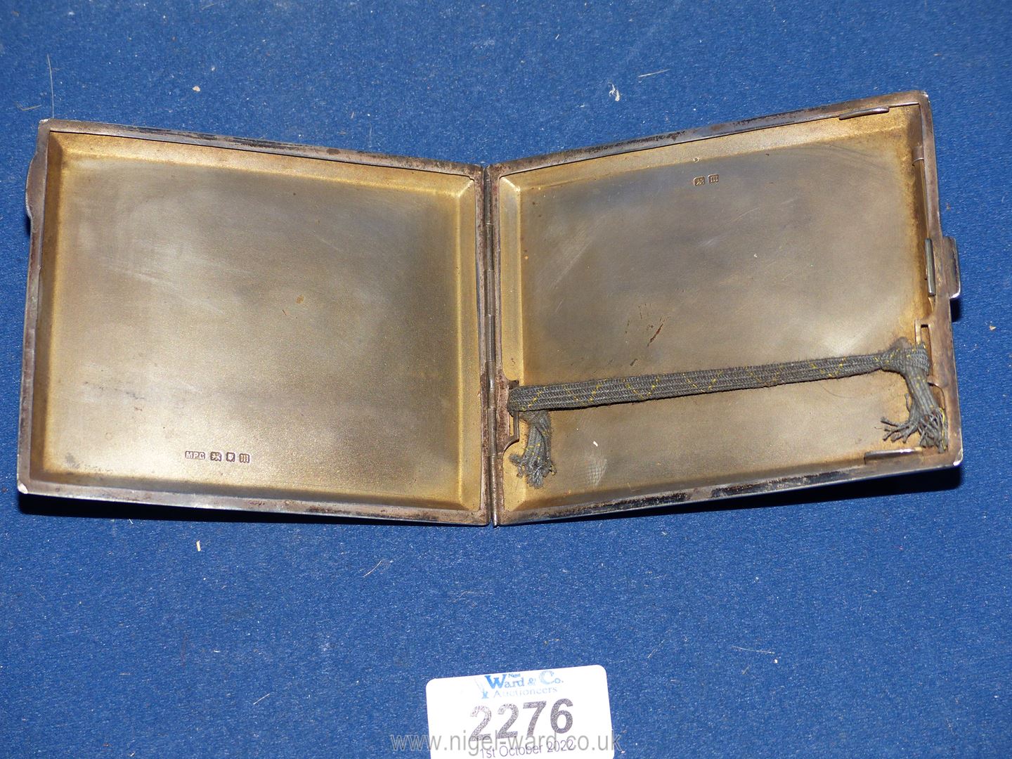 A Silver cigarette/card Case, engine turned with monogram, London 1927, maker MPG, 155 gms. - Bild 3 aus 3