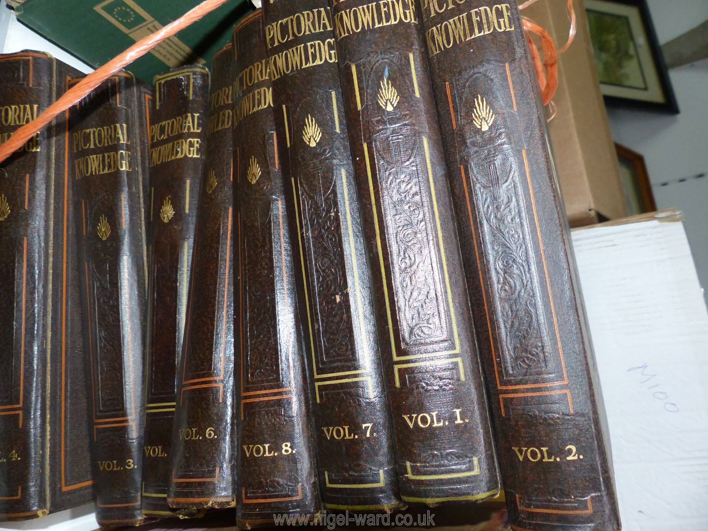 Eight volumes of The Pictorial Knowledge published by The Home Library Book Company. - Bild 2 aus 2