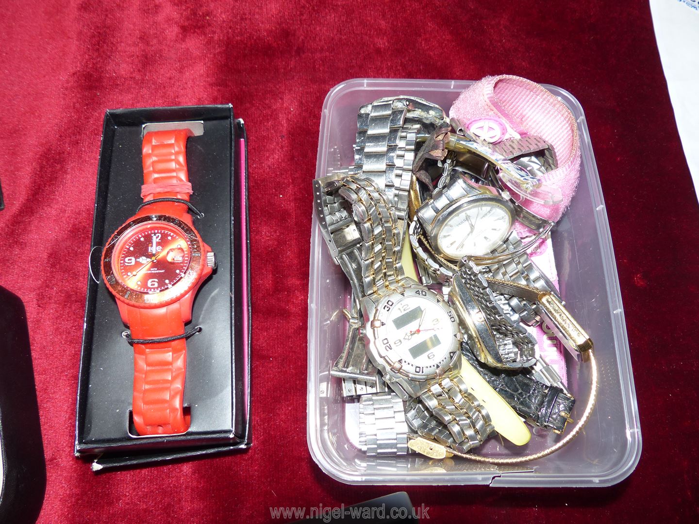 A quantity of watches to include; 'Lorus', 'Yess', 'Vivaldi', all cased, etc. - Image 3 of 3