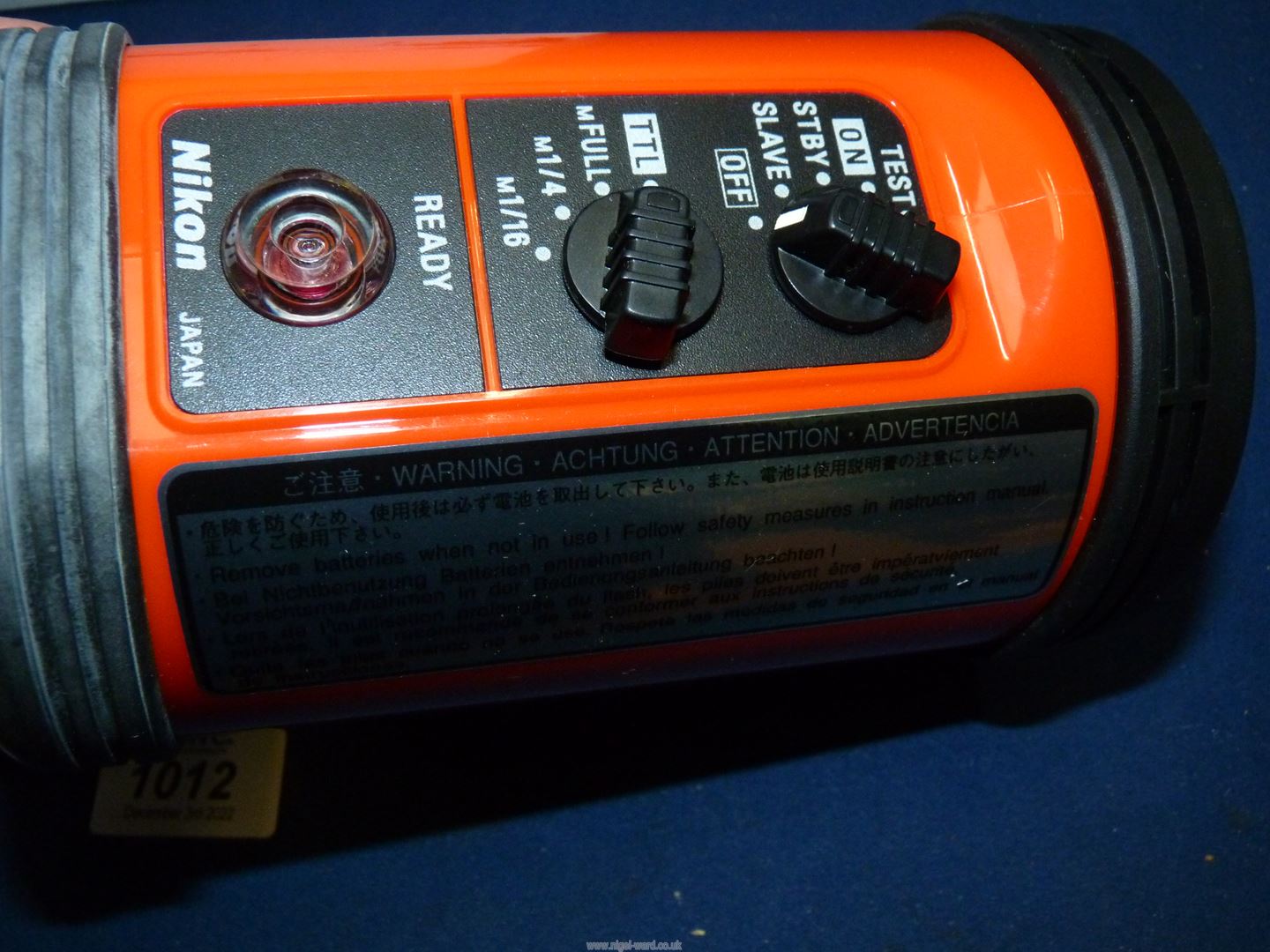 A boxed Nikon SB-105 Nikonos Speedlight Waterproof Flashgun with instructions. - Image 2 of 2