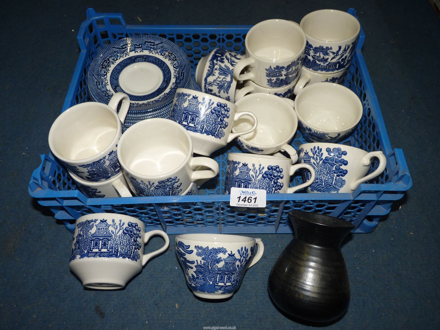 A quantity of Churchill blue & white Willow pattern cups & saucers plus a Prinknash vase.