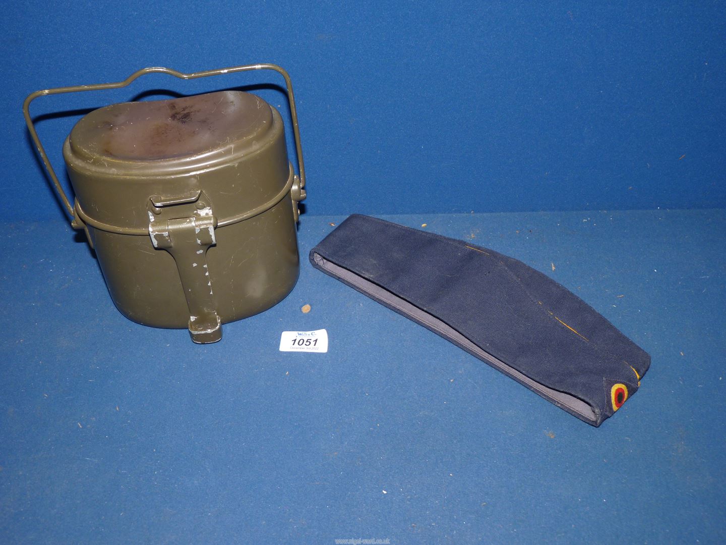 A vintage German mess tin and beret.